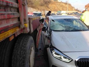 Su Borusu Patladı, Buzlanan Yol Kazaya Neden Oldu