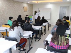 Kayapınar Eğitim Akademisinden 538 Öğrenci Ücretsiz Yararlanıyor