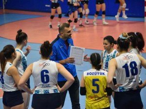 "Bizim Kızlar" İ̇zmit Spor’u 3-2 Yendi