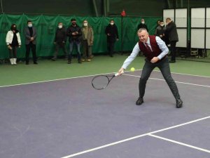 Başkan Büyükakın’dan Tenis Kortları Müjdesi