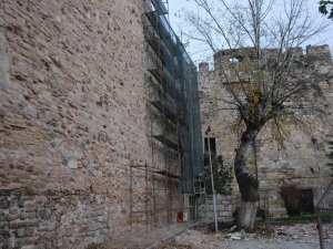 Sinop’un Tarihi Kale Surları Restorasyonu Devam Ediyor