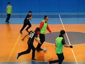 Başkan Gençlerle Futsal Oynadı