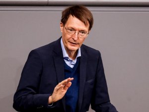 Almanya Sağlık Bakanı Lauterbach: "Paskalya’dan Önce Rahatlayacağız"
