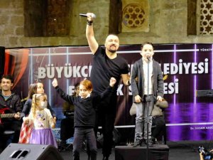 Barış Manço “Adam Olacak Çocuk” İle Anıldı