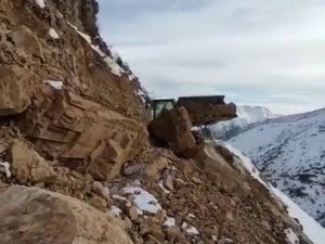 Batman’da Heyelan Nedeniyle Kapanan Köy Yolu Ulaşıma Açıldı