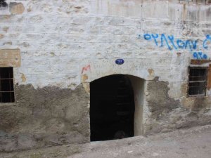 Kilis Valiliğine Komşu Evin Demir Kapıları Çalındı