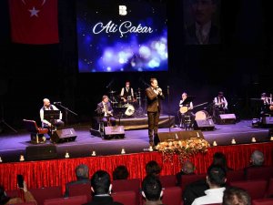 Ata’nın Sevdiği Şarkılar Hep Bir Ağızdan Söylendi