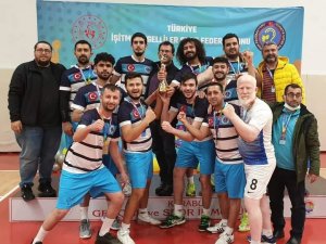 Manavgat İ̇şitme Engelliler Voleybol Takımı Türkiye Şampiyonasında İkinci Oldu