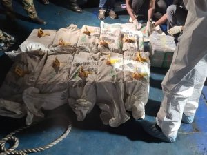 Gine Açıklarında Gerçekleştirilen Operasyon İle 528 Kilogram Kokain Ele Geçirildi