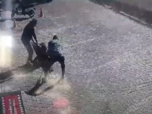 Antalya’da Yasaklı Cins Sokak Köpeği, Genç Kadın Ve Köpeğine Dehşeti Yaşattı