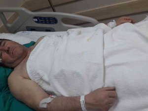 Avcılar’da, Hırsızlığı Önlemeye Çalışan Adam 7 Kişilik Grubun Saldırısına Uğradı.. O Anlar Kamerada