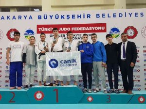 Canikli Sporcular Madalyalarla Döndü