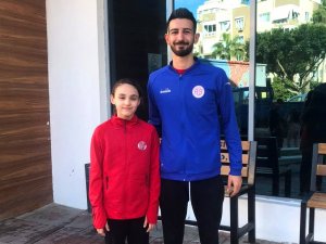 Antalyaspor Yüzme Takımı Sporcusu Beste, Madalyaları Topladı