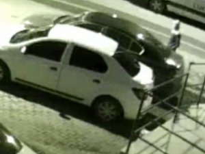 Ataşehir’de Otomobillerden Hırsızlık Yapan 2 Şüpheli Yakalandı