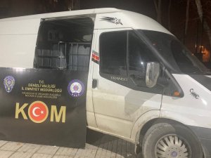 Aracıyla 3 Bin Litre Kaçak Akaryakıt Taşıyan Şüpheli Yakalandı