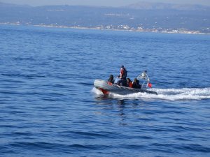 İ̇zmir Açıklarında 80 Göçmen Yakalandı, 45 Göçmen De Kurtarıldı
