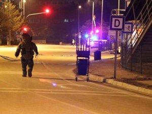 İ̇l Emniyet Müdürlüğü Yakınında Unutulan Valiz Ekipleri Harekete Geçirdi