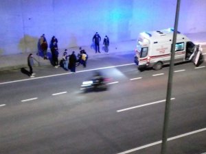 Kaldırıma Çarptı, 30 Metre Sürüklendi