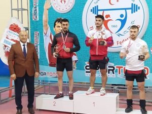 Erzincanlı Halterci Türkiye İkincisi Oldu