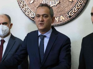Milli Eğitim Bakanı Özer: "Omicron Varyantının Okullarımıza Yansıma Son Derece Düşük"