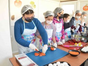 Mersin Büyükşehir Belediyesi Geleceğin Aşçılarını Yetiştiriyor