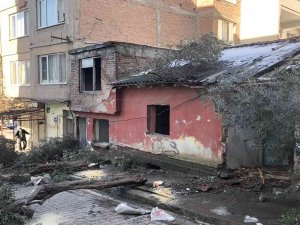 Karacabey’de Metruk Binalar Bir Bir Yıkılıyor