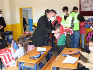 İ̇bradılı Öğrencilere Başkan Böcek’ten Antalyaspor Forması