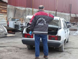 Taksiden İnip, Çalışır Vaziyetteki Otomobili Çaldılar