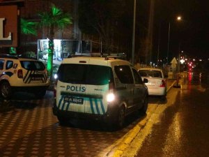 İ̇nşaat Alanında Görev Yapan Bekçi Hırsızlar Tarafından Bıçaklandı