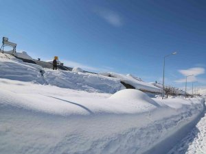 Tunceli’nin Ovacık İlçesi Kardan Kayboldu
