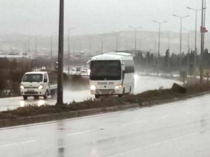Bandırma’da Kuvvetli Yağış Ve Fırtına Etkili Oluyor: Deniz Seferleri İptal Edildi