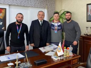 Dereceye Giren Güreş Takımından Başkan Uzun’a Ziyaret