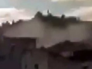 Üsküdar’da 5 Katlı Binada Yaşanan Patlama Kamerada