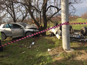 Burhaniye’de Yağmurla Gelen Kaza: 1 Ölü, 4 Yaralı