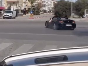 Düğün Konvoyunda Üstü Açık Spor Arabası İle Drifte 11 Bin Tl Ceza