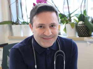 Profesör Özkaya Uyardı: "Bu Şekilde Giderse Hastalara Yer Bulamayacağız, Vatandaşın Aşı Tereddüdü Yoğun Bakımları Doldurdu"