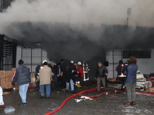 Alışveriş Merkezinde Çıkan Yangın Korkuttu
