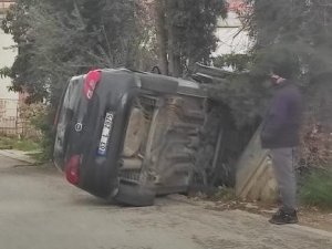 Öğrenciye Çarpmamak İçin Yol Kenarındaki Duvara Çarptı
