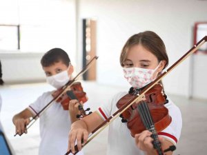 Sakarya İ̇lkokulu Çağdaş Bir Eğitim Yuvasına Dönüştü