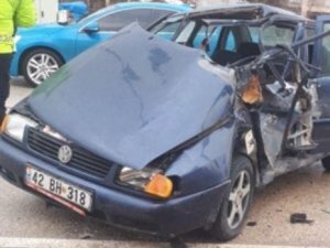 Kırmızı Işıkta Duran Kamyonete Arkadan Çarptı