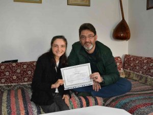 Başkan İ̇şlek’ten Lise Diplomasını Alan Engelli Kıza Üniversite Eğitim Masraflarını Karşılama Sözü