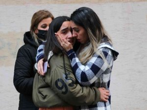 Yangından Etkilenen Genç Kız Ve Annesi Gözyaşlarına Boğuldu