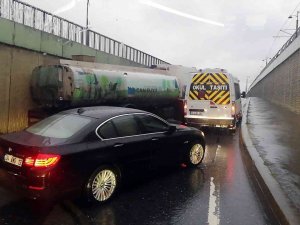 İ̇bb’nin Su Tankeri Arıza Yapınca Yolda Kaldı