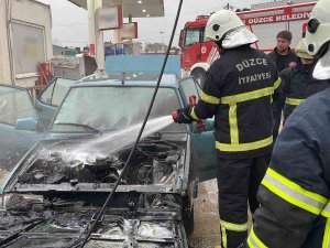 Benzin İstasyonunda Otomobil Yandı