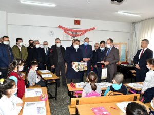 Başkan Gürkan’dan Öğrencilere Hediye