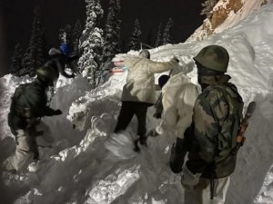 Hindistan’da Çığ: 7 Asker Öldü