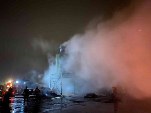 Sakarya’da Kereste Fabrikası Alev Alev Yandı