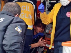Antalya’da Gençlerin Kız Kavgasında Kan Aktı: 1 Yaralı
