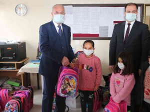 Başkan Akman Öğrencileri Sevindirdi