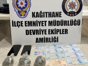 Kağıthane’de Okul Önünde Uyuşturucu Satan Karı-koca Polis Ekiplerine Yakalandı